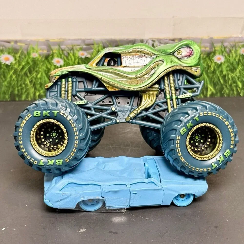 CUSTOM Hot Wheels Monster Jam Kraken Sea Creature Green Gold 1:64 Monster Truck